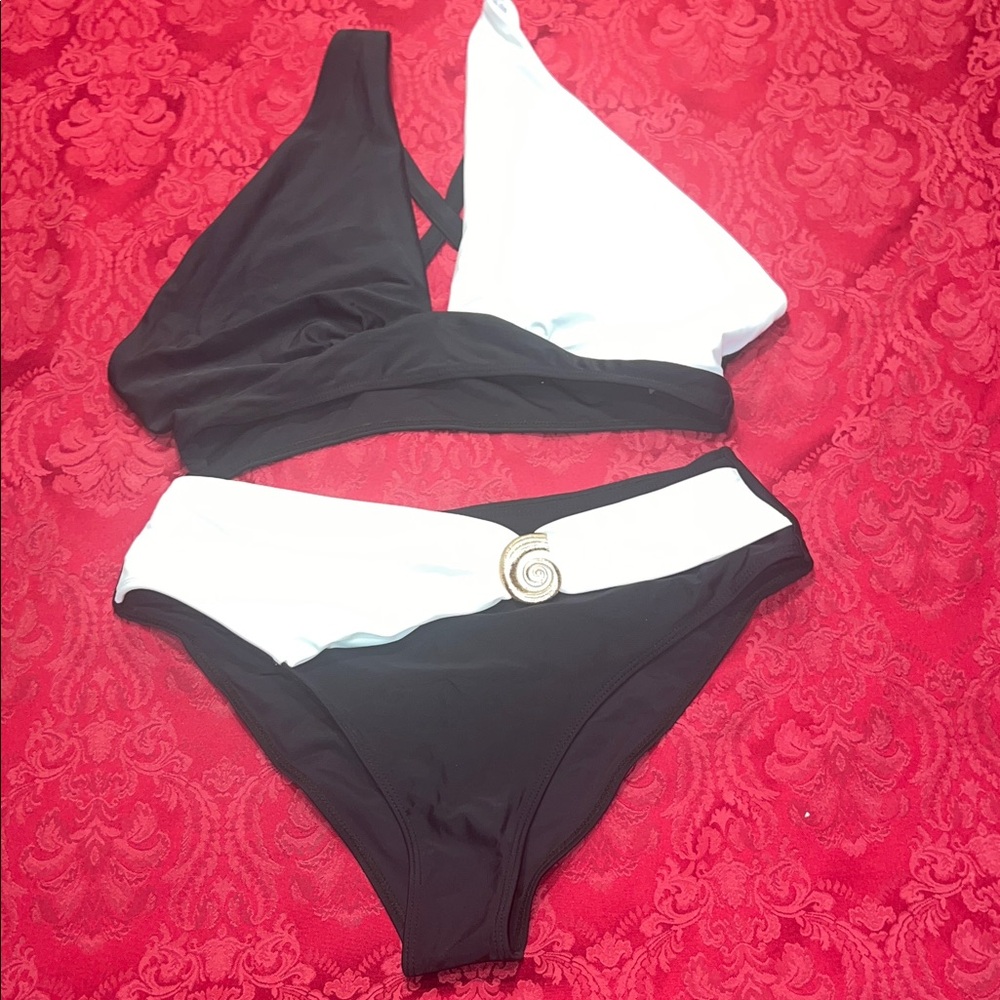 New Stylish Black and White Women's Swimsuit
